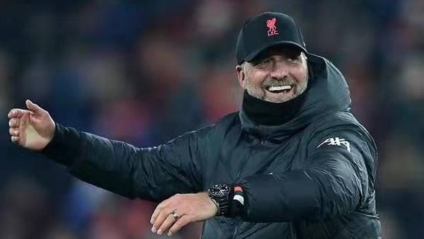 勇士队防守顶尖，波斯特超越格林，科尔应给予更多首发机会。