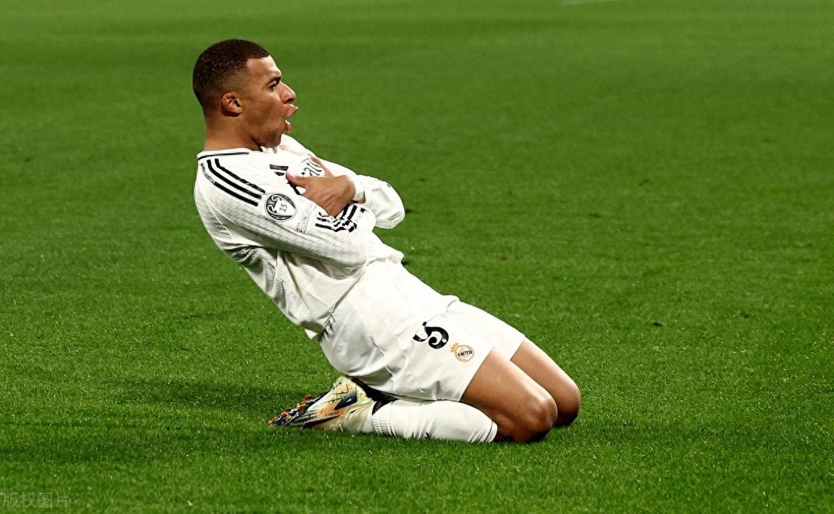 蒙古王那顺格日勒重拳击倒对手，散打王对决显威