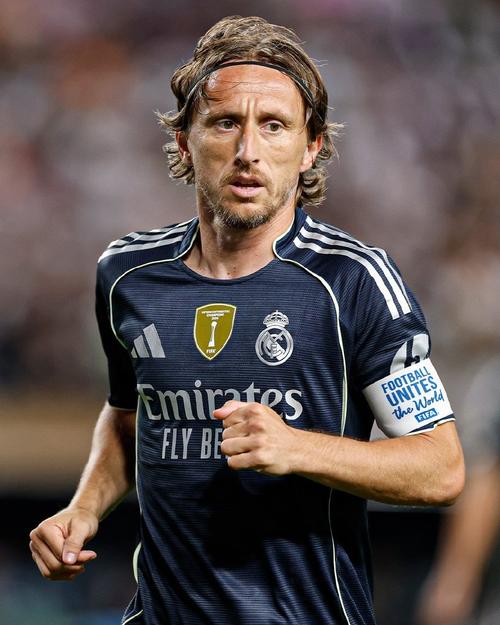 拜仁官方：后卫博埃因病缺席与斯图加特的比赛