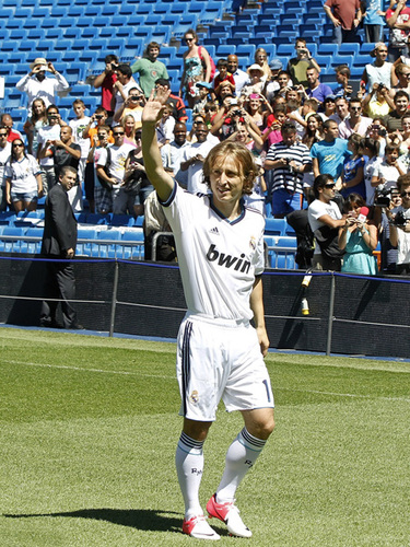 自称亚泰18岁后卫刘议阳女友的账号指控其恋爱期出轨、裸聊